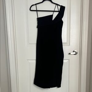 superdown Elegant Black One-Shoulder Dress